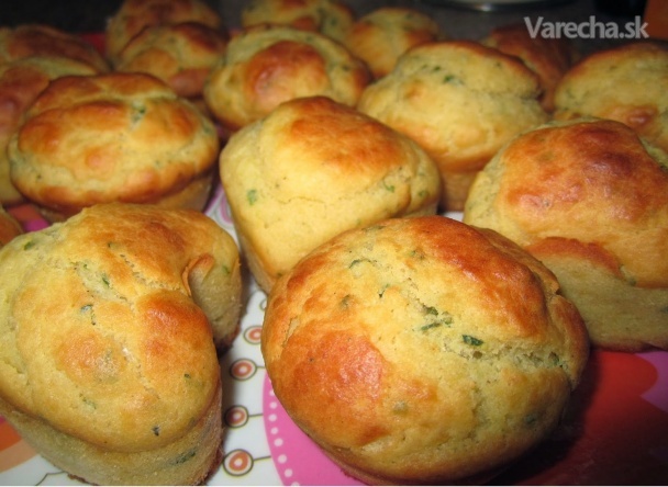Syrové muffiny s cesnakom a bylinkami