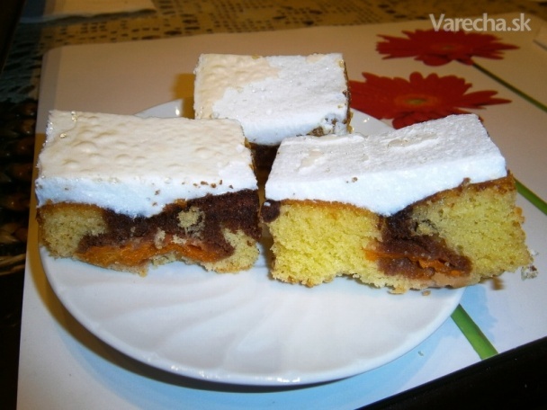 Zasnežený koláč s marhuľami (fotorecept)