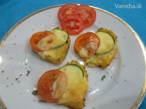 Pečené karfiolovo-zemiakové srdiečka so syrom a zeleninou (fotorecept)