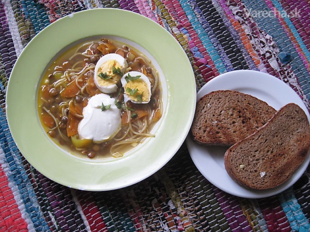 Šošovicová polievka s vajcom