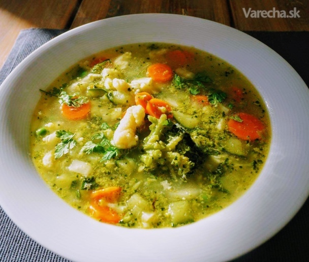 Hustá zeleninová polievka s krupicovými haluškami (fotorecept)