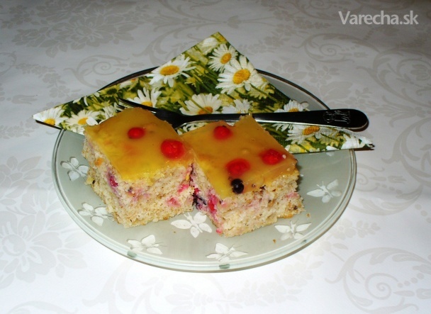 Svieži ríbezľový koláčik s bazovým želé (fotorecept)