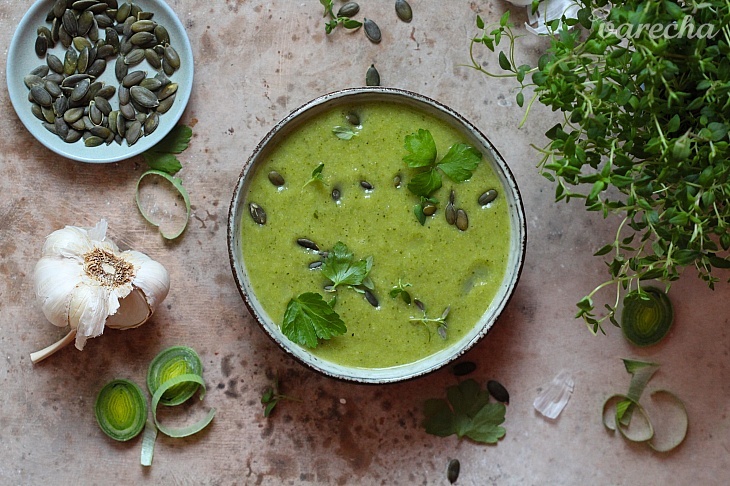 Zdravá polievka zo zelenej zeleniny