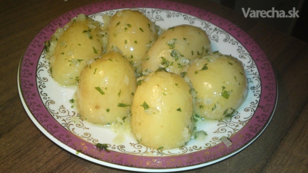 Nové zemiaky s petržlenovou vňaťou a cibuľkou (fotorecept)