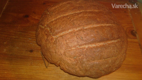 Chlieb z múky ražnej, celozrnnej špaldovej a z múky semolina durum (fotorecept)