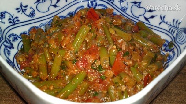 Pikantné zelené fazuľkové struky s paradajkami (fotorecept)