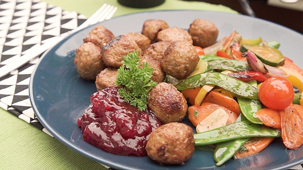 Švédske mäsové gulôčky s grilovanou zeleninou