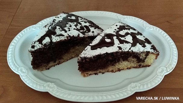Dvojfarebný čokoládový koláč 