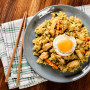 Vyprážaná ryža Nasi Goreng