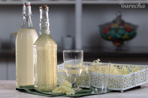 Chuťovky, sirup, džem, limonáda aj likér: 11 spôsobov, ako dostať voňavé bazové kvety na tanier aj do pohára