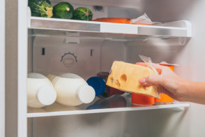 Syr nie je jogurt: 6 chýb pri skladovaní, vďaka ktorým je suchý, zapácha a plesnivie