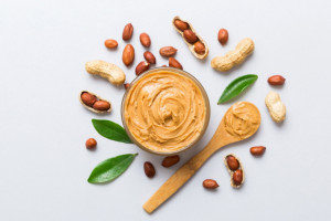 Sladké, slané aj kontroverzné: Arašidové maslo - výživový hriech alebo súčasť zdravého jedálnička?