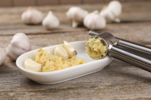 Vie toho viac než vy: Lis na cesnak si poradí aj s inými surovinami a dokonca vytvaruje aj špagety!
