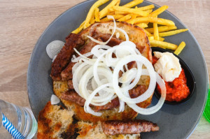 Toto s ňou urobte: Prekáža vám štipľavá chuť surovej cibule? Vyskúšajte jednoduchý trik a hneď bude jemnejšia