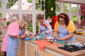 Pečie celé Slovensko: Na rade sú kvetinové výzvy. No nebude to nežné. Pri čom sa súťažiaci zapotia?