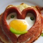 Valentínske raňajky: Začnite deň s romantikou