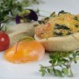 Gratinovaný špenátový koláčik s baklažánovo-tymianovým pyré