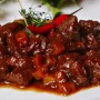 Divinové ragú na červenom víne s koreňovou zeleninou