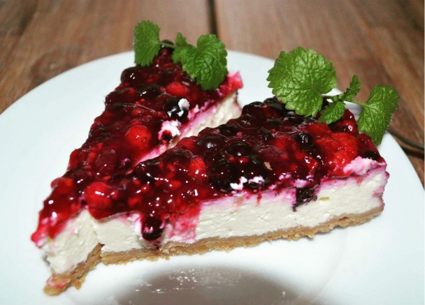 Tvarohový cheesecake s lesným ovocím (fotorecept)