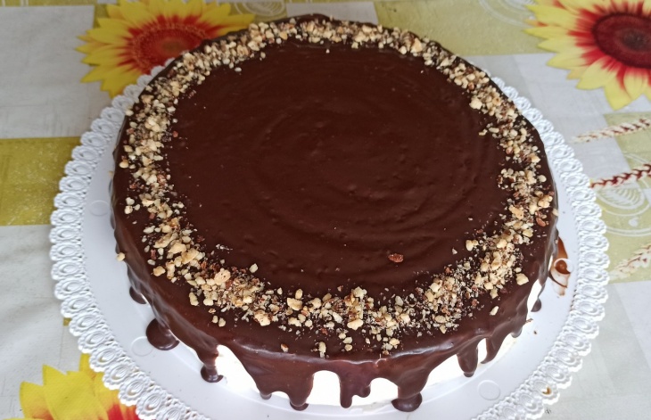 Čokoládová torta s tvarohovým krémom a datľami (fotorecept)