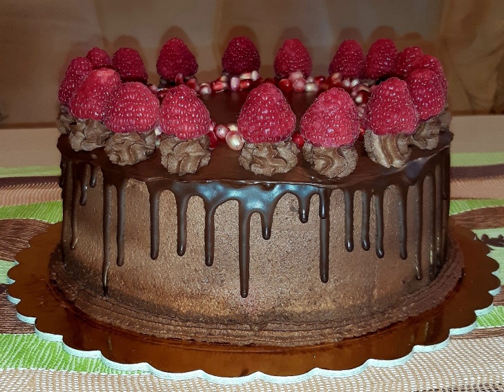 Čokoládová torta s malinami