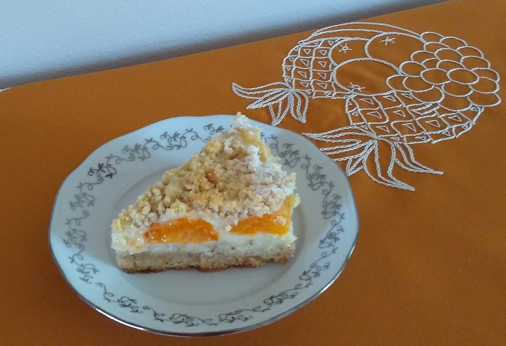 Sypaný pudingový koláč s marhuľami (fotorecept) 