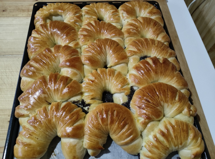 Hrnčekové rožky s makovou plnkou