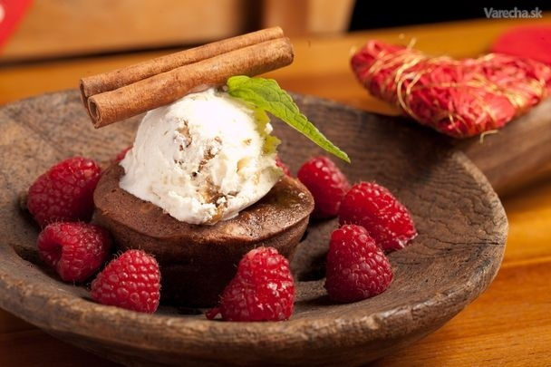 Osviežujúce variácie: 9 dezertov, ktoré chutia najlepšie so zmrzlinou. Takto zaručene dostanete brownies či palacinky do letného módu 