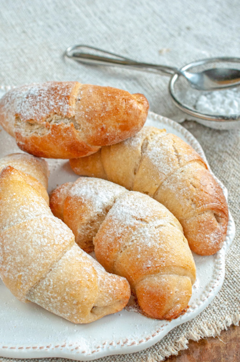 Kváskové rožky s tvarohovou plnkou