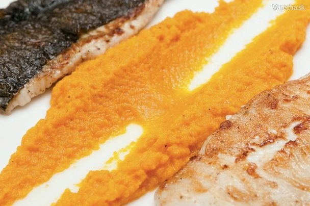 Grilovaná ryba na mrkvovom pyré