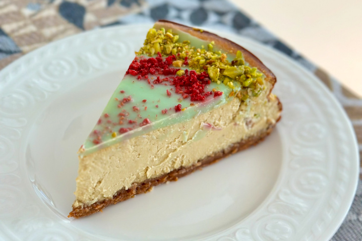 Pistáciový cheesecake s pudingom