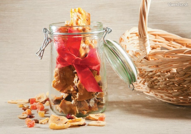 Lieskovcovo–karamelové tyčinky so sušeným ovocím