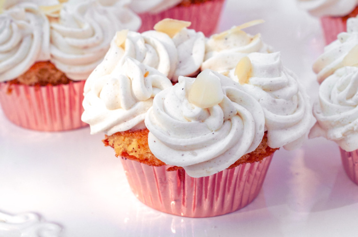 Medové muffiny s tvarohovým krémom