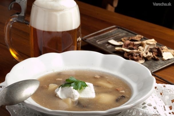 Hubová polievka s krúpami a zemiakmi