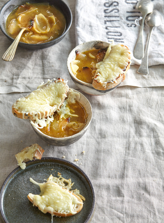 Cibuľová polievka s tymianom