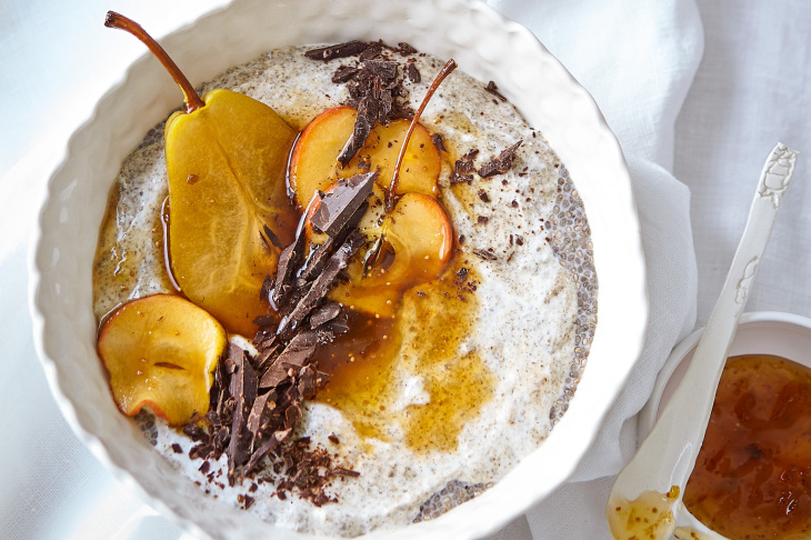 Kaša z chia semienok s čokoládou a ovocím