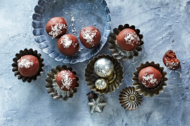 Kokosovo–čokoládové bonbóny s griotkou