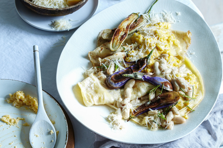 Palacinky s miešanými vajíčkami a fazuľou