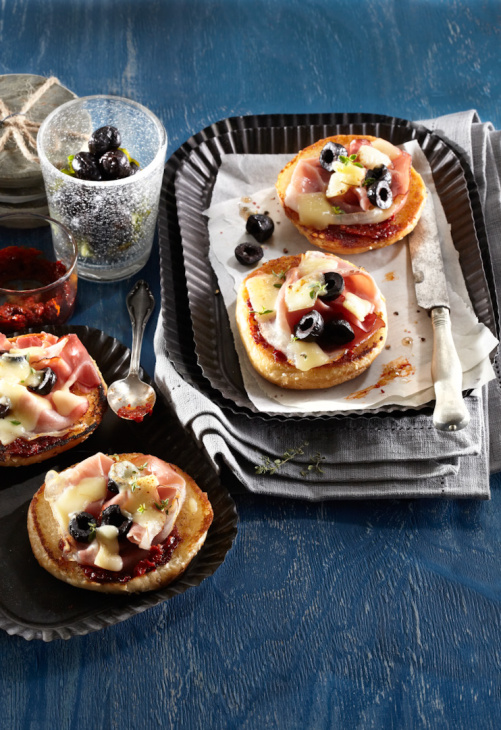 Žemľa zapekaná so syrom a s parmskou šunkou