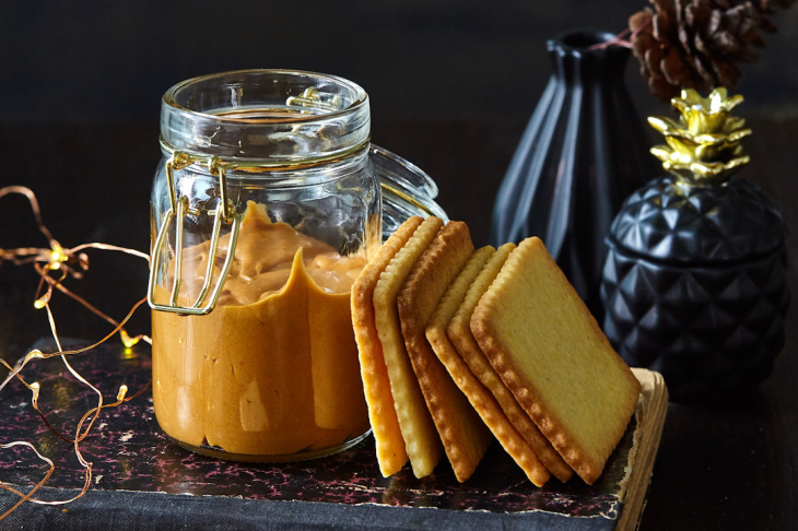 Mandľové sušienky s karamelovým krémom