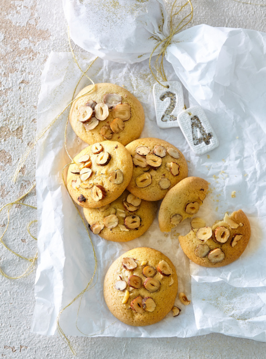 Maslové zázvorky posypané lieskovými orechami