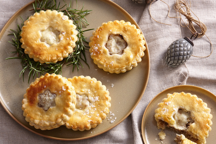 Slané koláčiky plnené orechmi a syrom