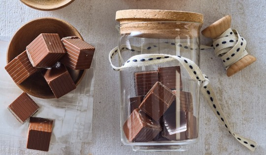 Čokoládové pralinky s nugátovou náplňou