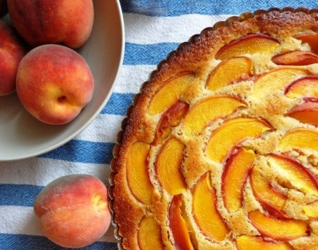 Neodolateľne šťavnaté: 10 receptov na koláče s čerstvými broskyňami