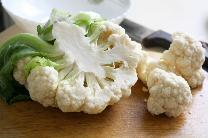 Ako nakrájať karfiol bez neporiadku. Jednoduchý trik, ktorý si zamilujete