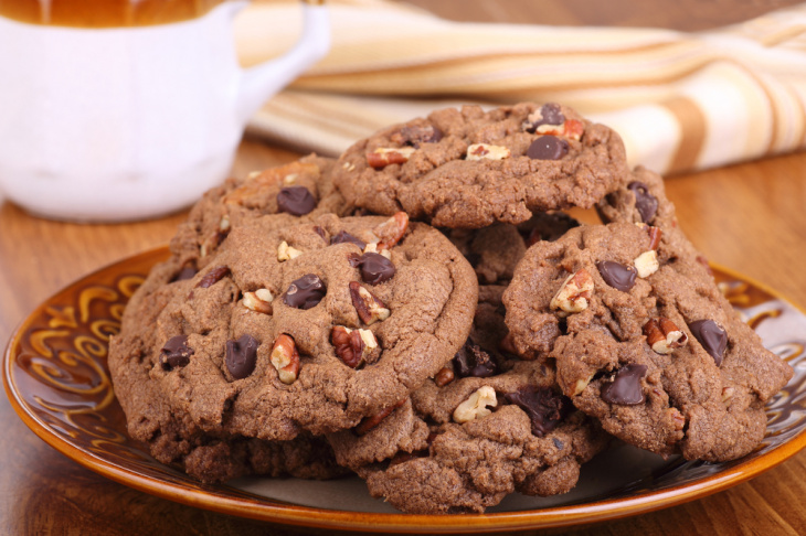 Čokoládové cookies s pekanovými orechmi