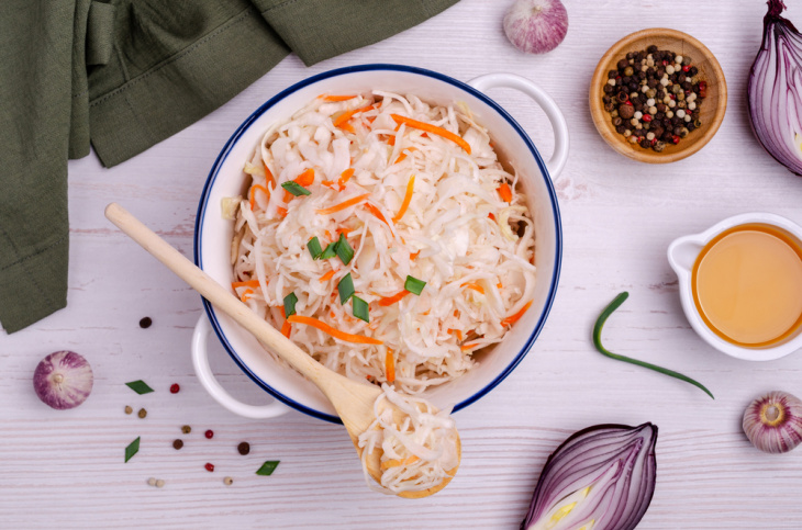 Kyslá kapusta nemusí chutiť len kyslo. Takto z nej vytlčiete niečo oveľa sofistikovanejšie