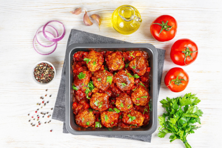 Pikantné čili mäsové guľky s paradajkami