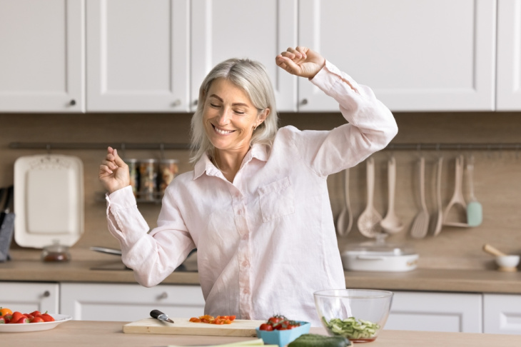 Čo si naservírovať, aby ste si prirodzene zdvihli náladu? Túto päticu rozveseľovačov máte doma v komore  