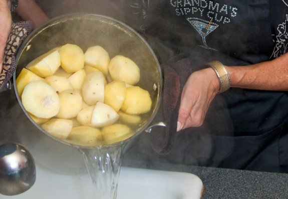 Tekutý poklad: Vylievate vodu, v ktorej ste varili zemiaky? Nerobte túto chybu! 